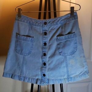 FOREVER 21 LIGHT WASH DEMIN MINI SKIRT SIZE MEDIUM